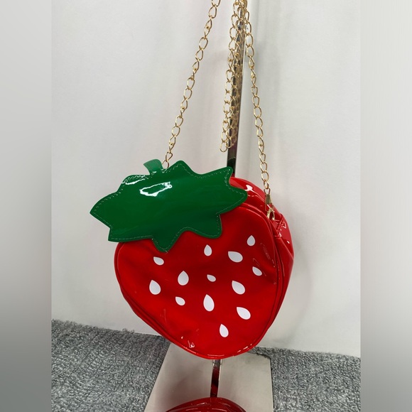 3/$20 Red Strawberry Shoulder Bag Crossbody
Purse NEW - Picture 10 of 14